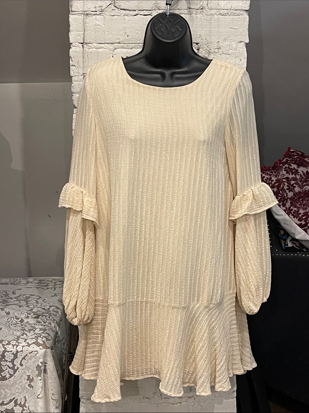 entro Cream Long-Sleeve Ruffle Shift Dress